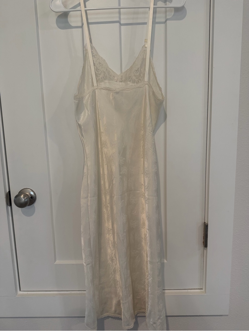Vintage 60s-70s Barbizon Women's Cream Lace-Trim Satin Slip Dress - Picture 2 of 9